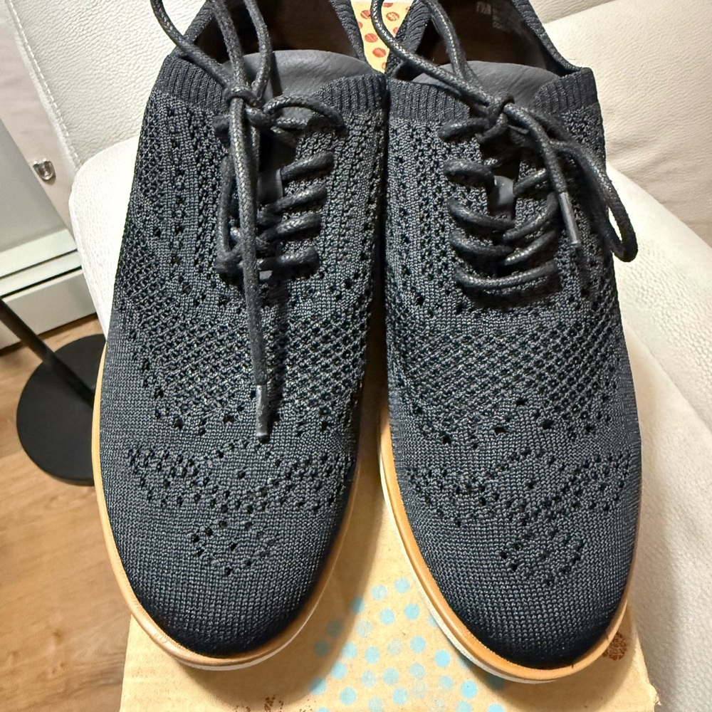 Wome’s Black Knit Oxford Shoes